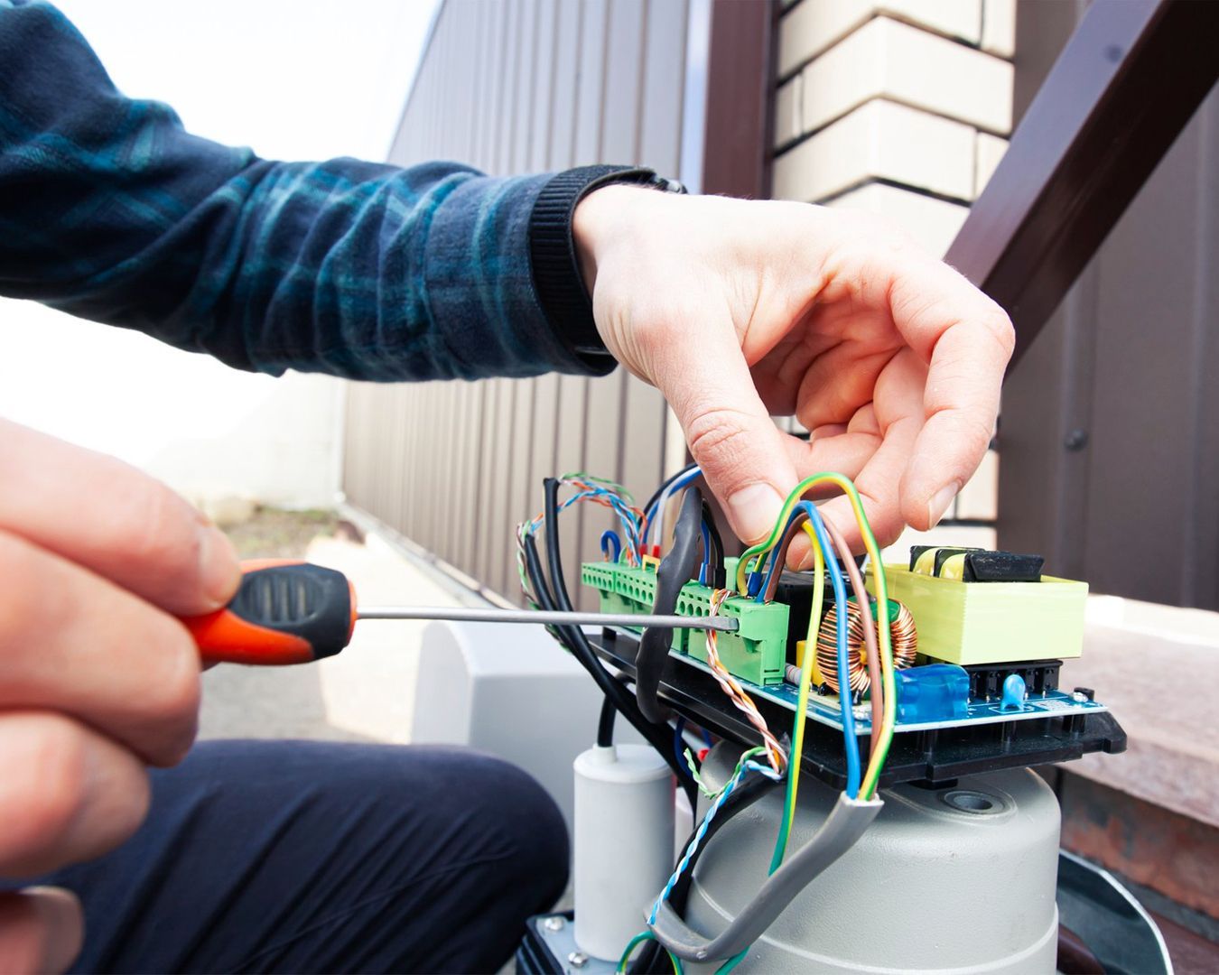 Qué hace un técnico en Instalaciones Eléctricas y Automáticas