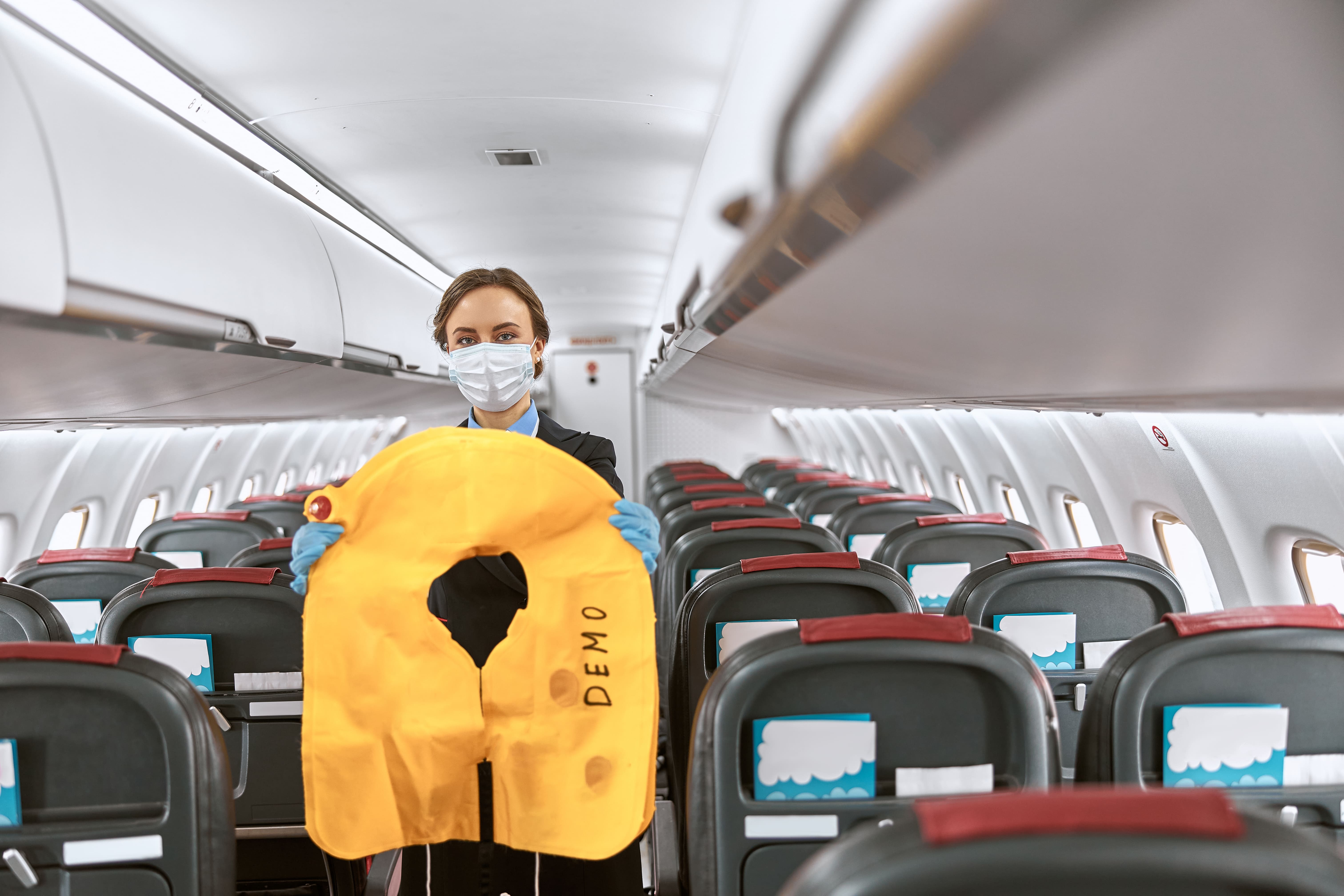 elementos de emergencias de un avion