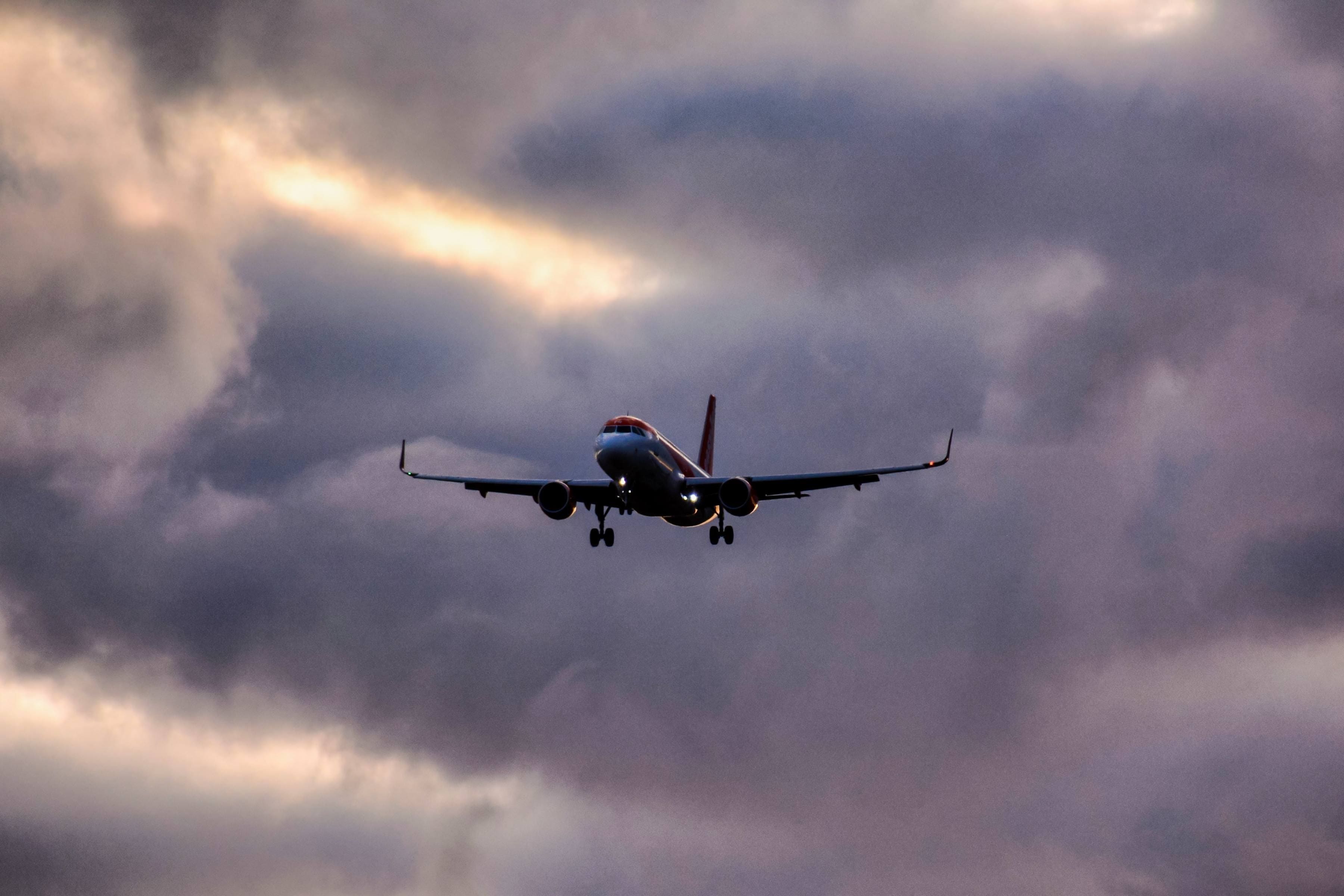 que pasaría si un avión atravesase una tormenta