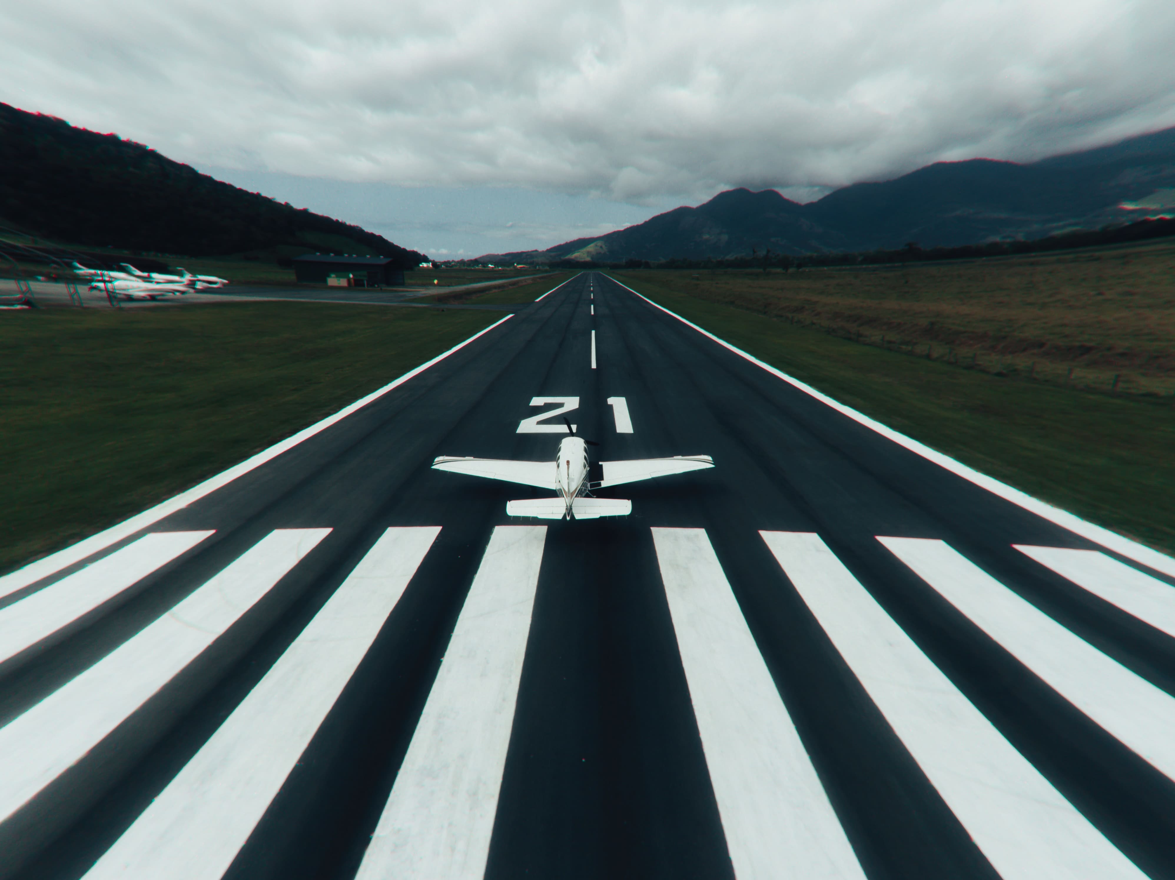 números pista de aterrizaje de un aeropuerto
