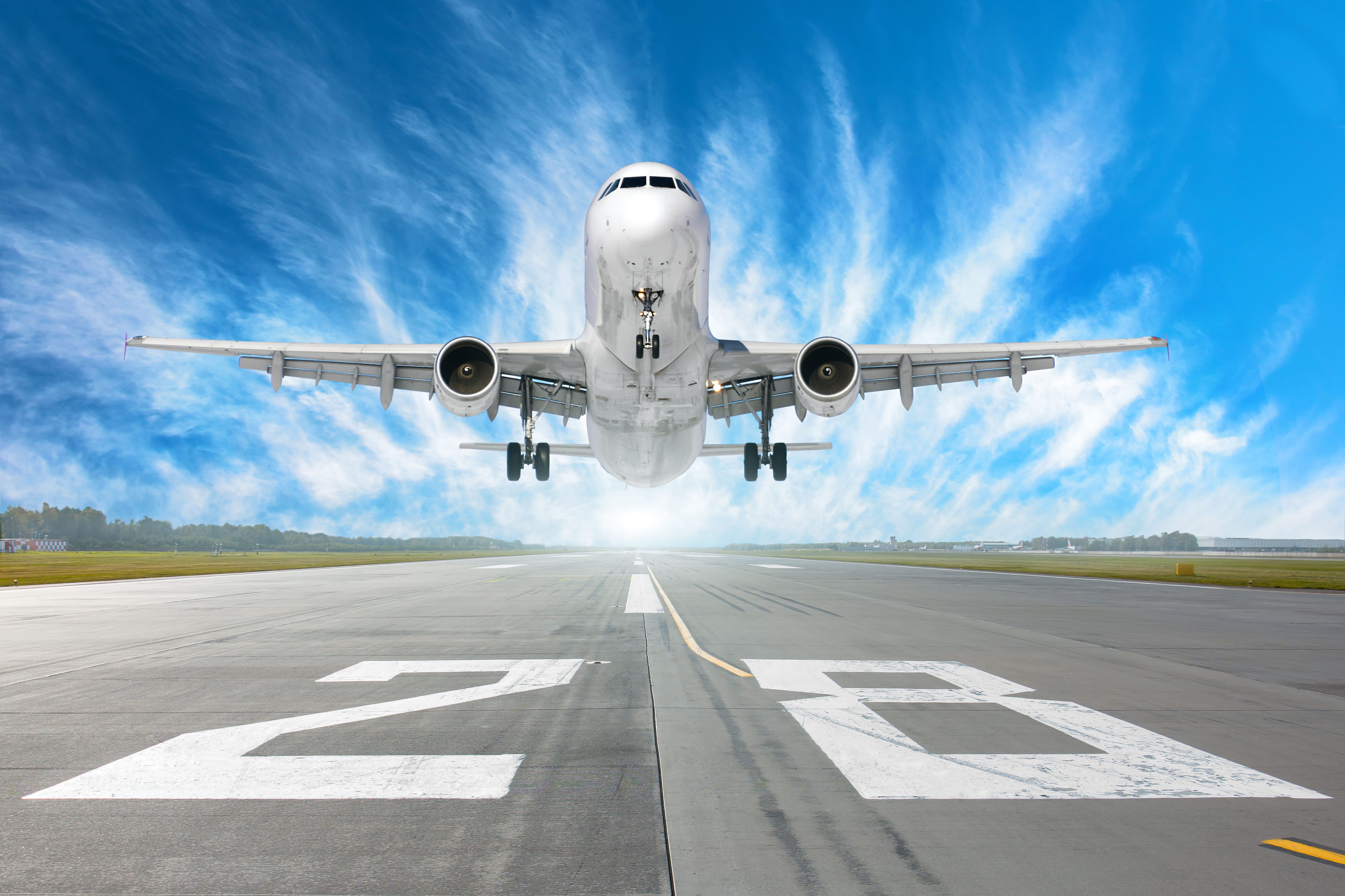 qué significan los números de una pista de un aeropuerto