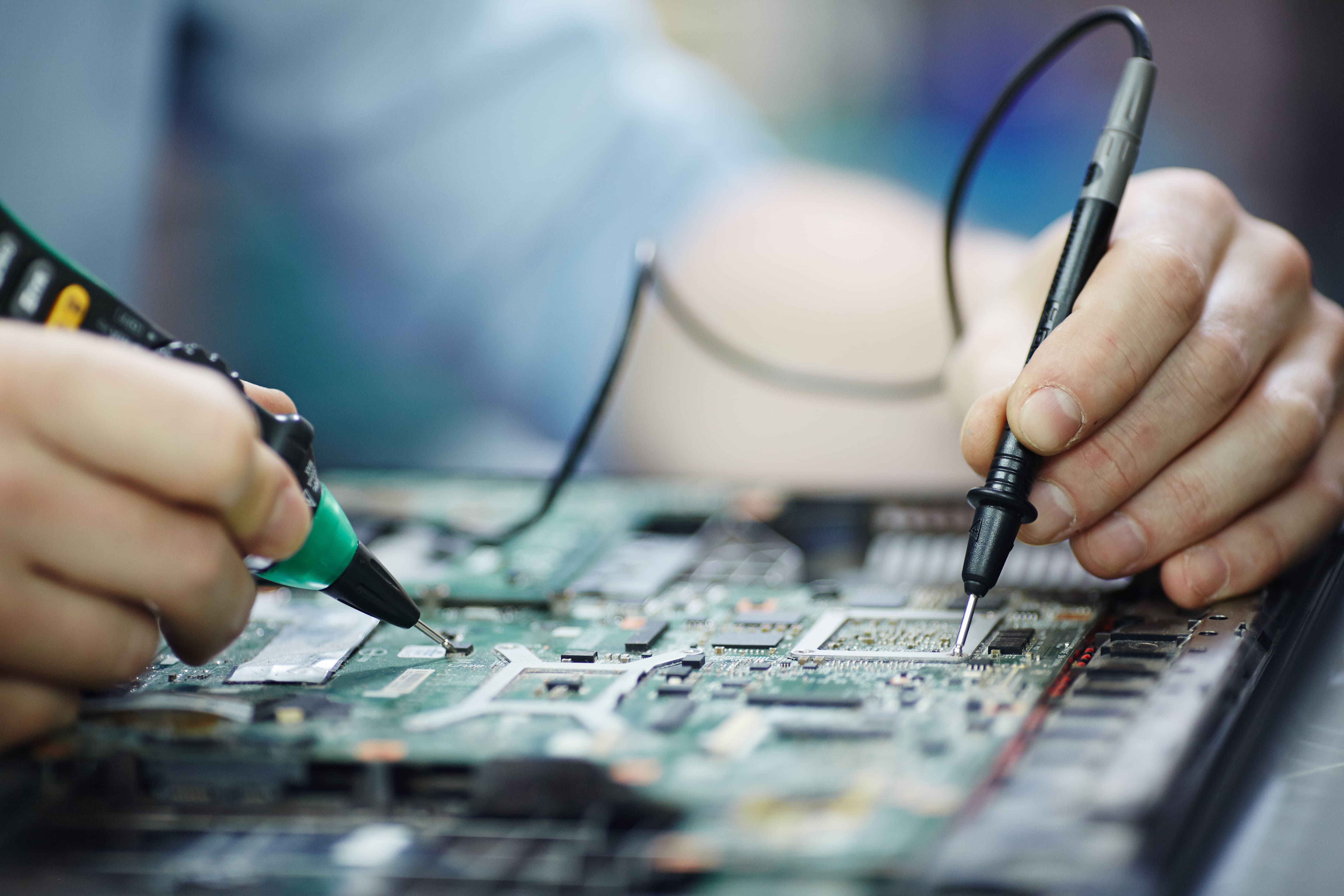 diferencia entre la electricidad y la electrónica