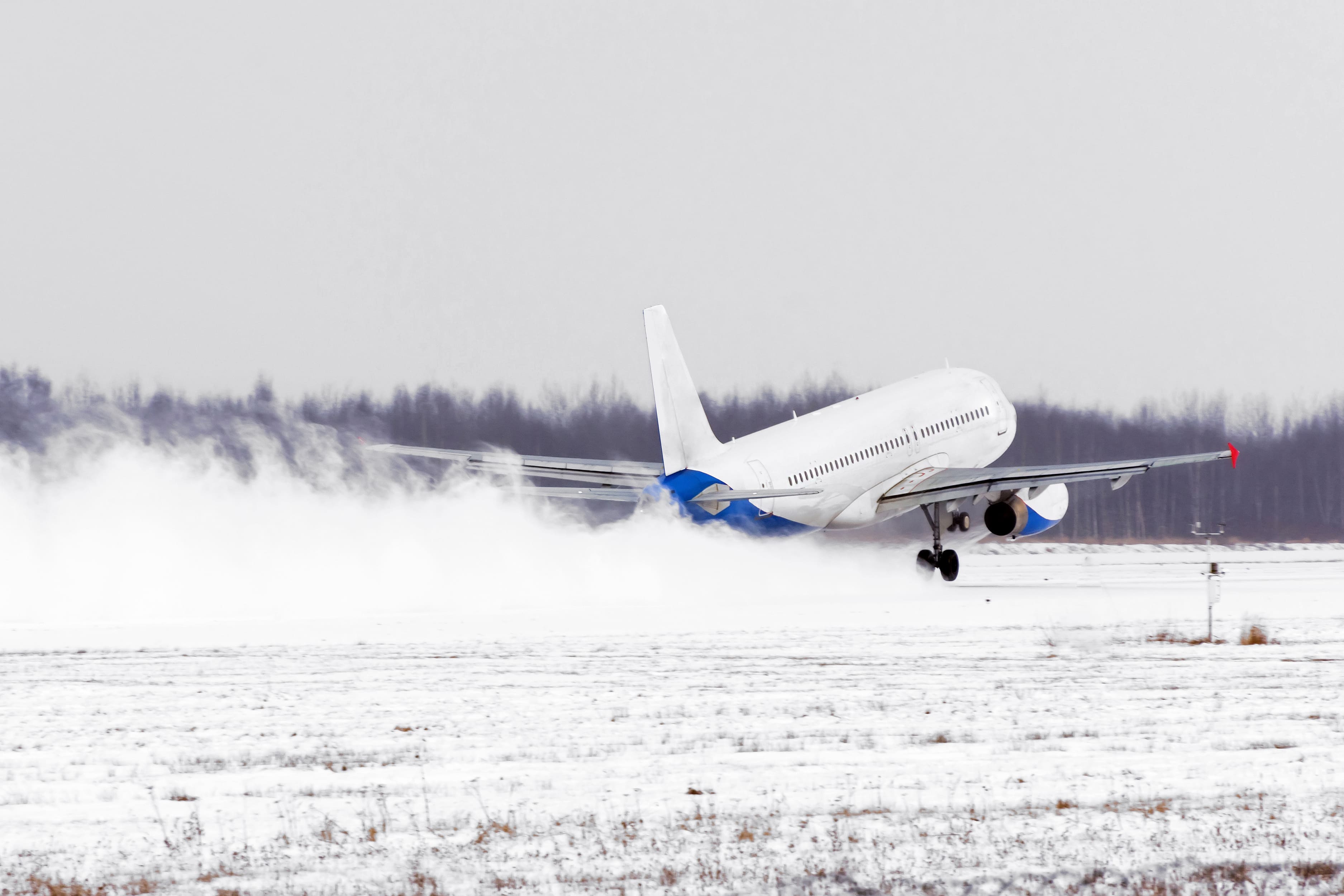 avión en una tormenta de nieve