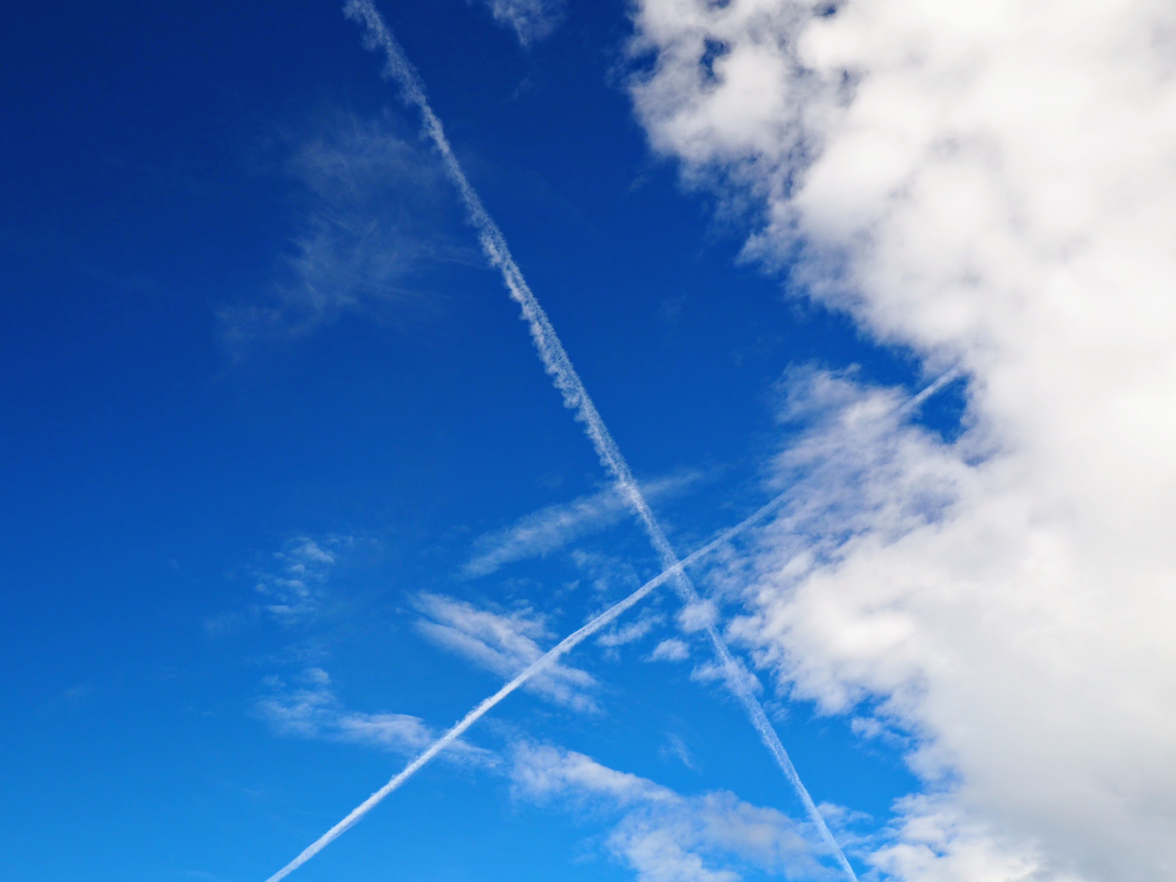 quien programa las rutas de los aviones