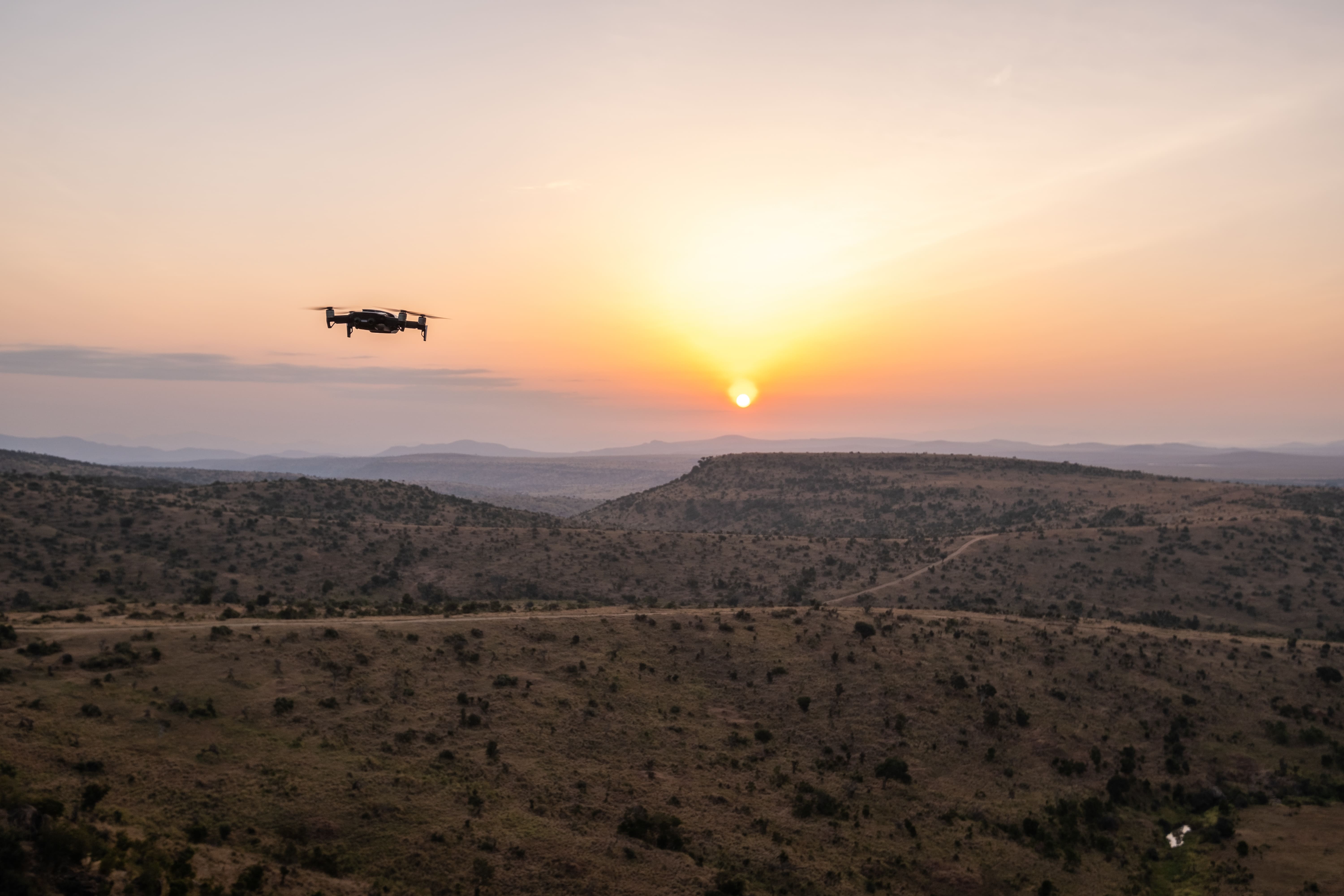 diferencia entre un dron y un helicoptero