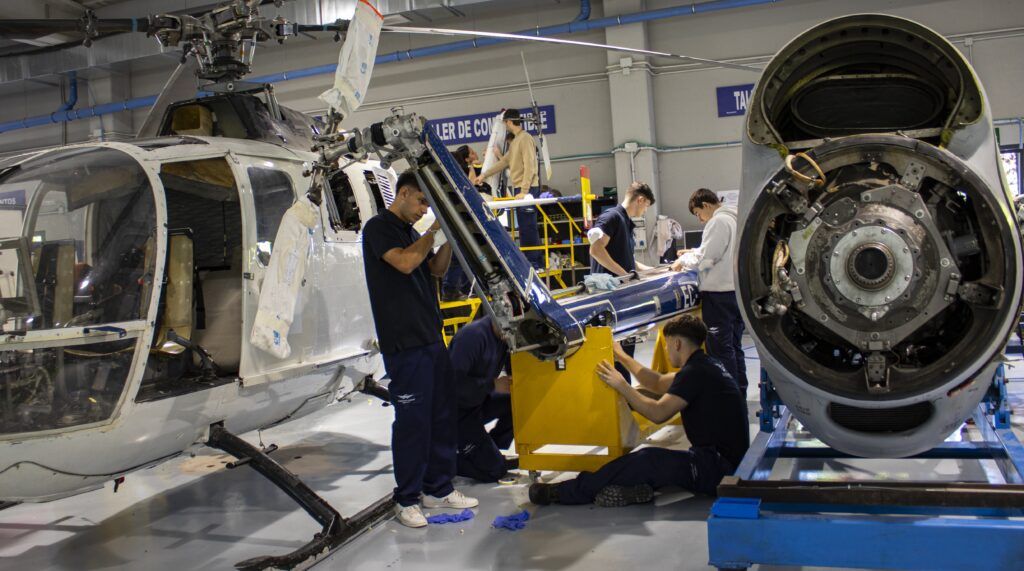 alumnos de lma en aviation group